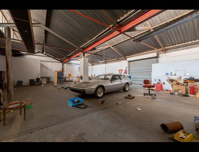 1,250M² BUILDING FOR SALE IN SELBY